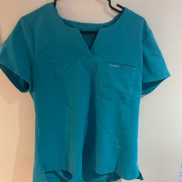 Scrub tops - Picture 4 of 6